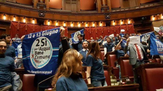 Proteste aula legge acqua 20-4-16