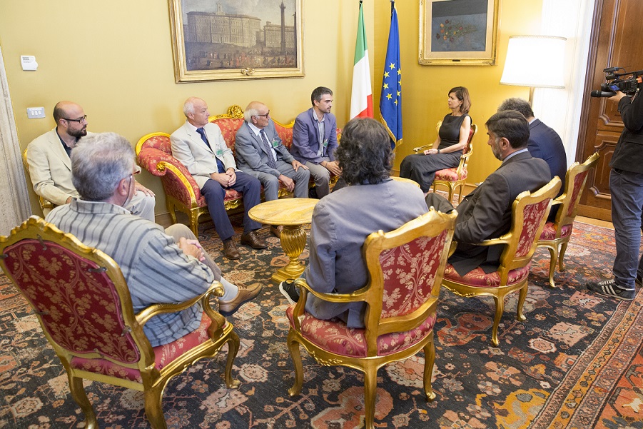 Incontro Boldrini consegna petizione 1 bassa risol